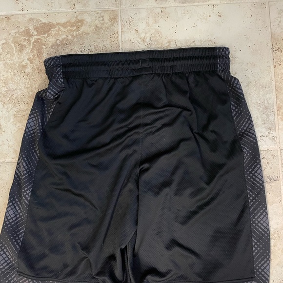 Nike Lebron shorts size large - Picture 2 of 4